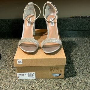 Steve Madden Carson – R crystal
Size: 9
 color: silver rhinestones